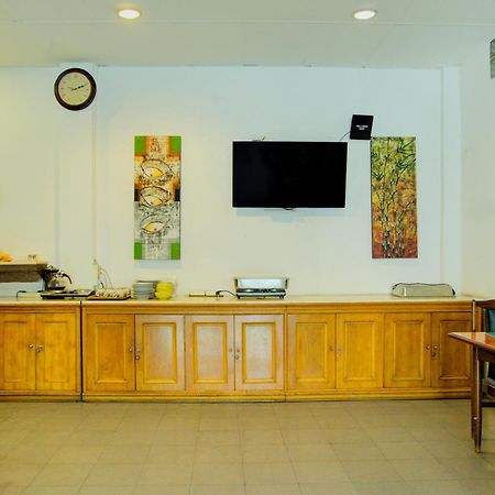 Townhouse Oak Palembang Near Jembatan Ampera Formerly Azzura Hotel Esterno foto