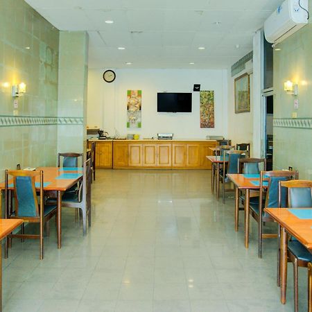 Townhouse Oak Palembang Near Jembatan Ampera Formerly Azzura Hotel Esterno foto