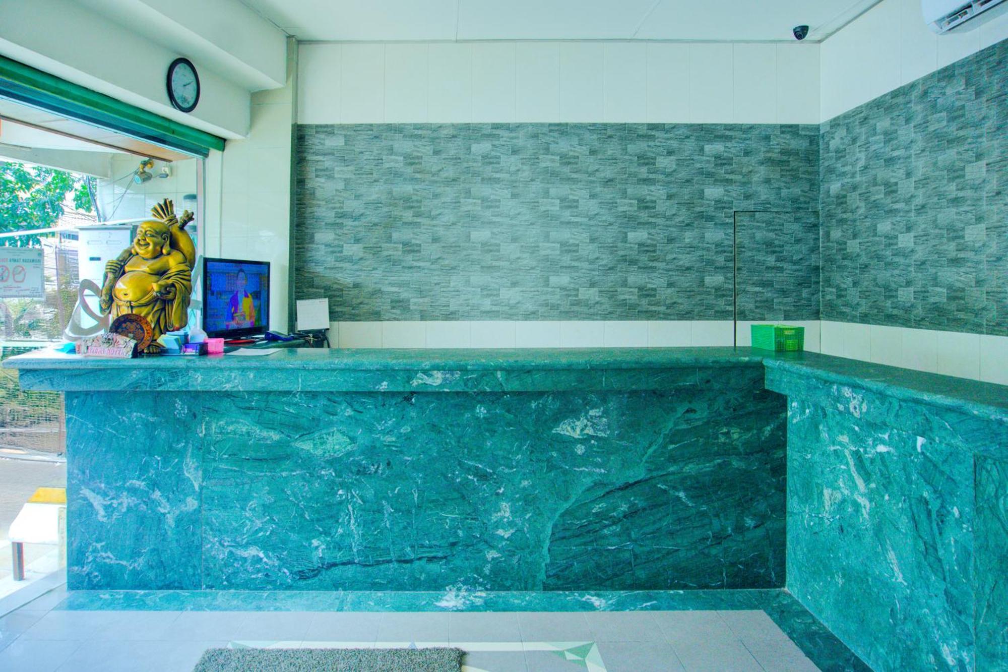 Townhouse Oak Palembang Near Jembatan Ampera Formerly Azzura Hotel Esterno foto