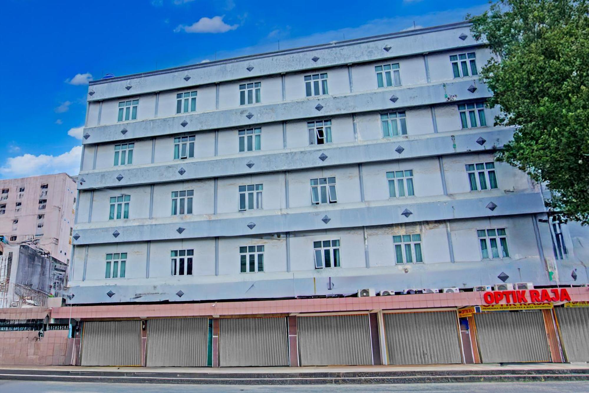 Townhouse Oak Palembang Near Jembatan Ampera Formerly Azzura Hotel Esterno foto