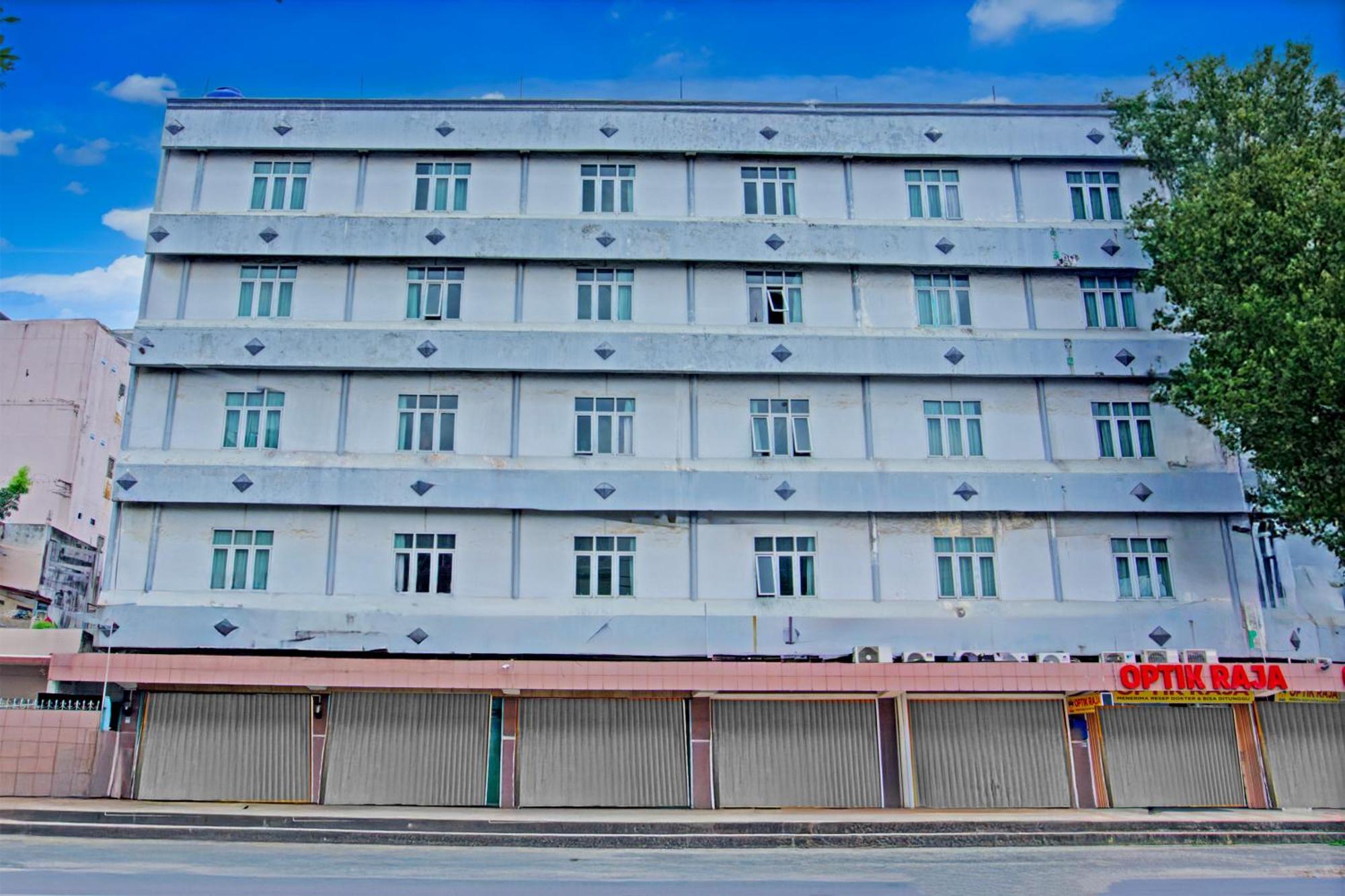 Townhouse Oak Palembang Near Jembatan Ampera Formerly Azzura Hotel Esterno foto