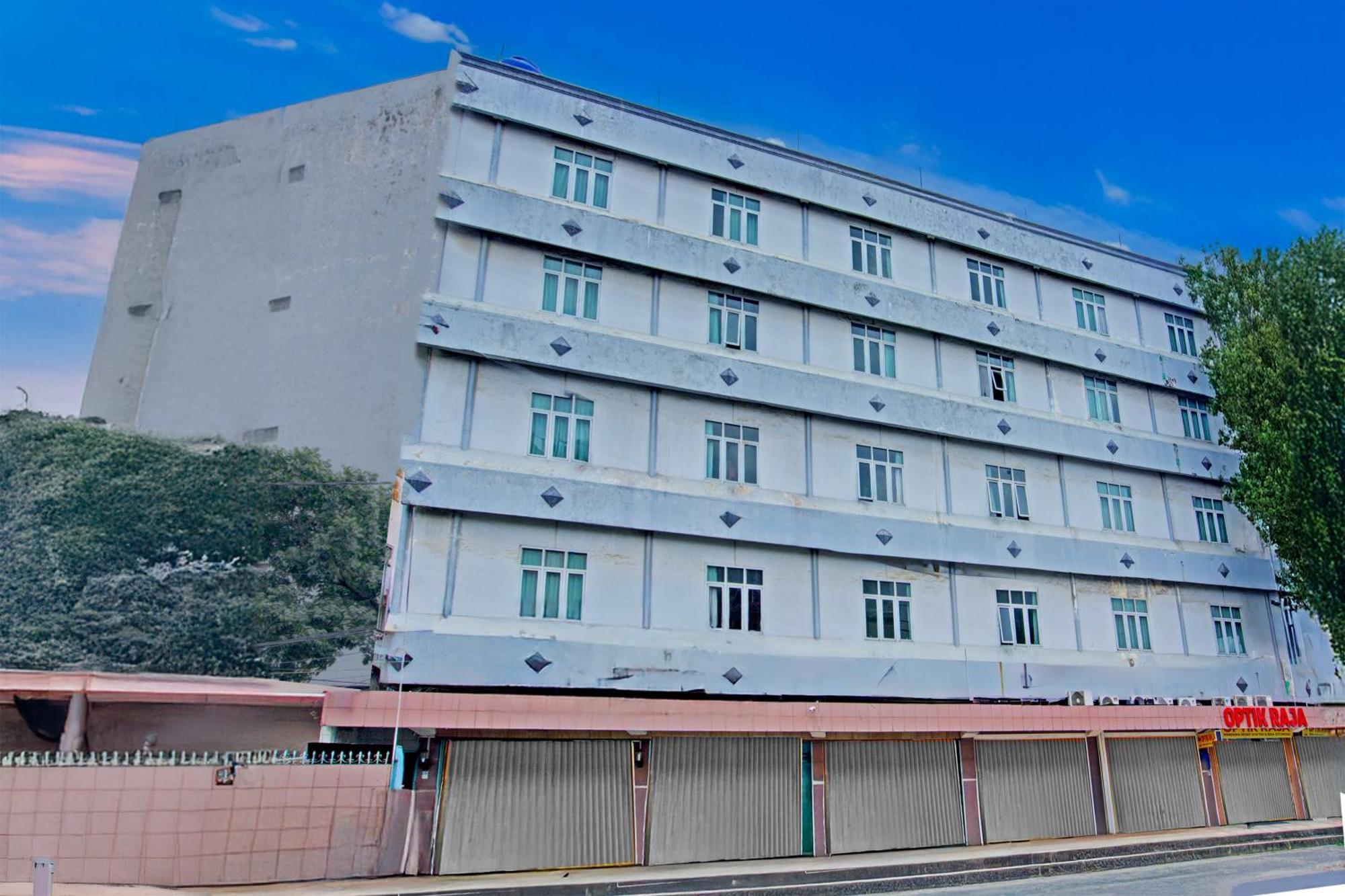 Townhouse Oak Palembang Near Jembatan Ampera Formerly Azzura Hotel Esterno foto