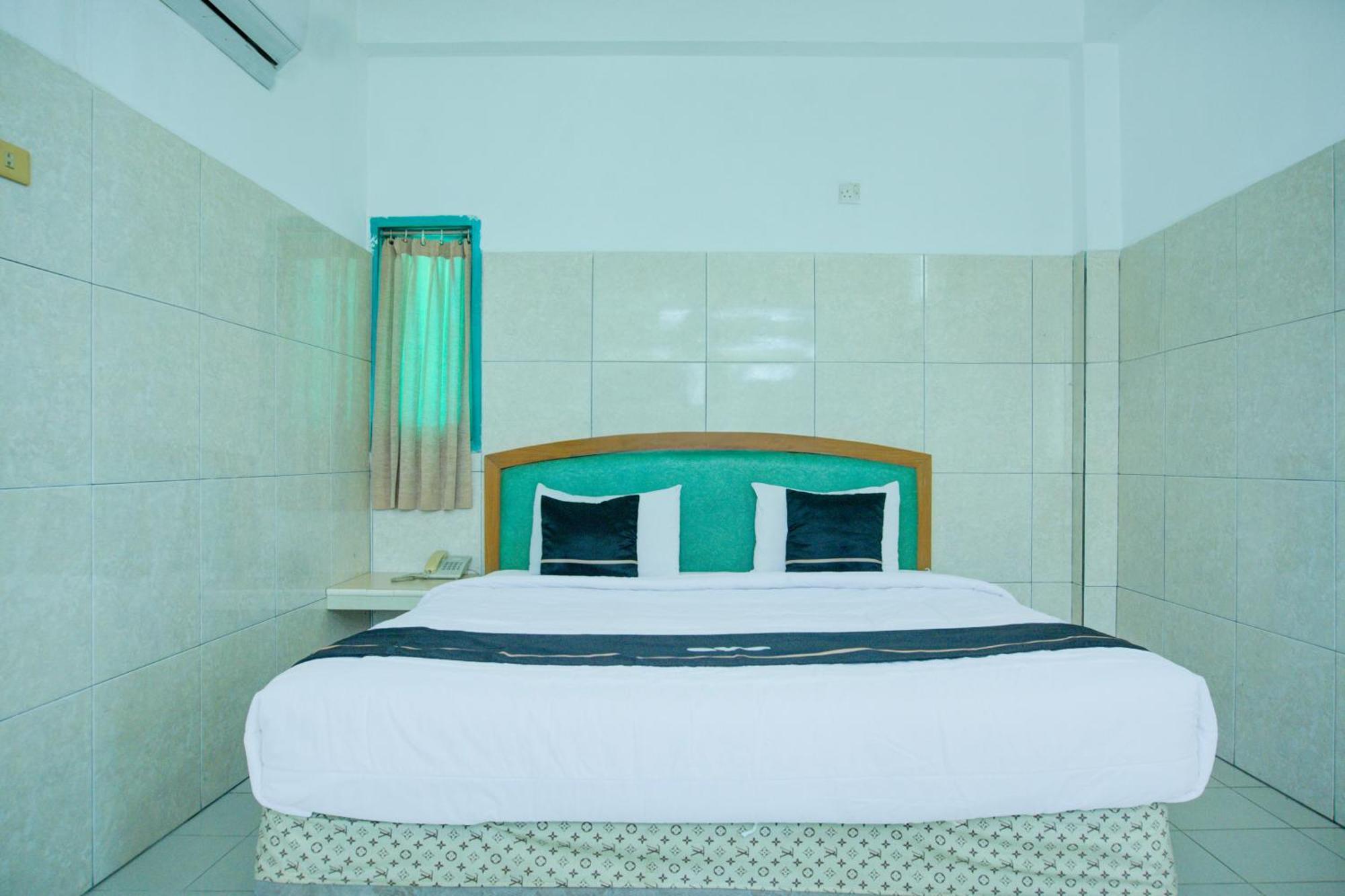 Townhouse Oak Palembang Near Jembatan Ampera Formerly Azzura Hotel Esterno foto