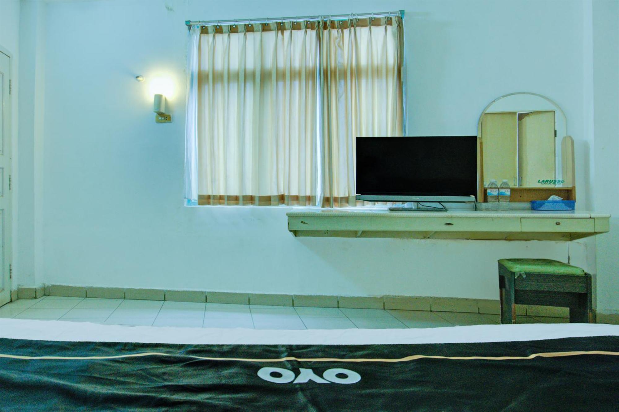 Townhouse Oak Palembang Near Jembatan Ampera Formerly Azzura Hotel Esterno foto