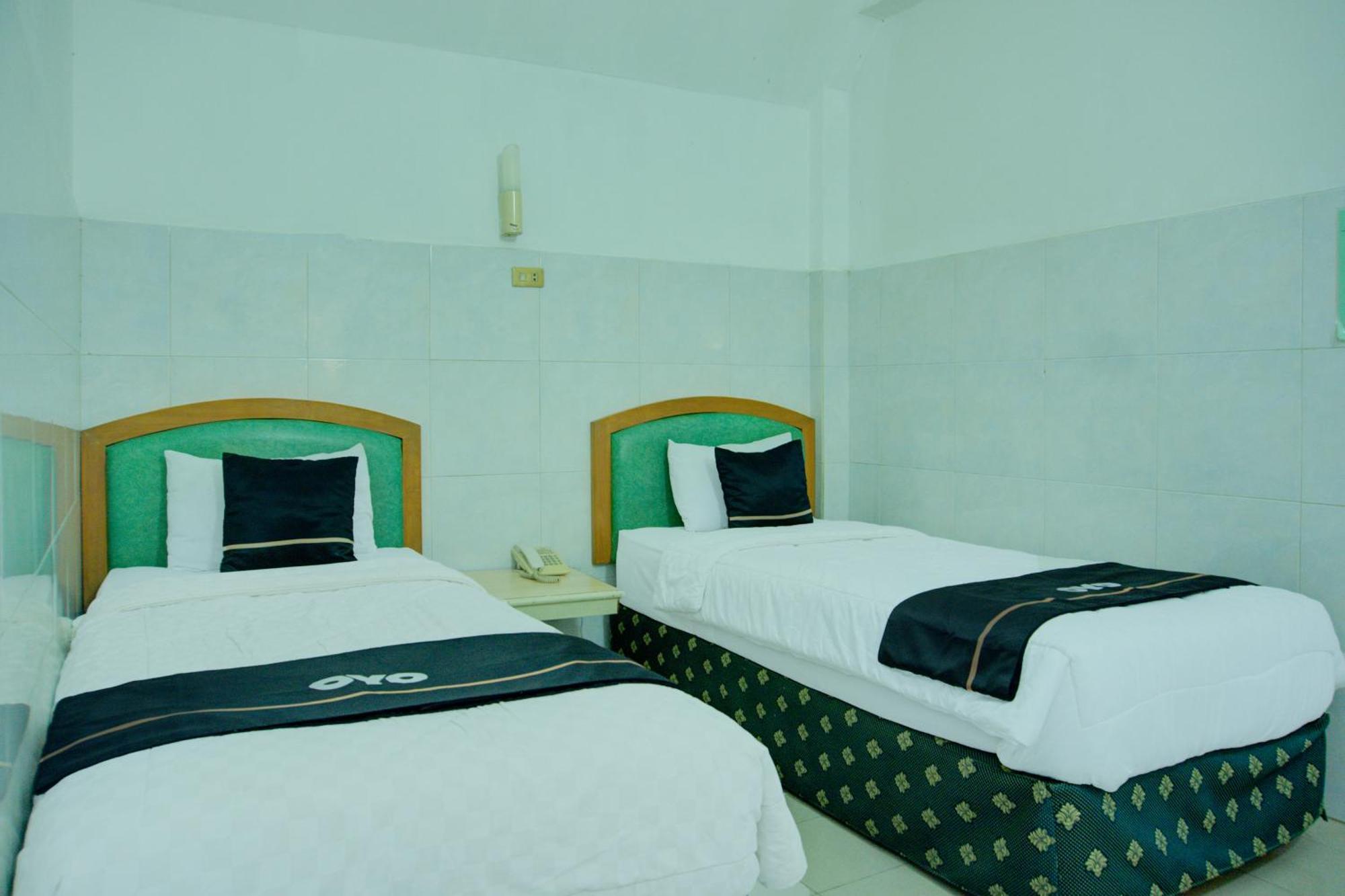 Townhouse Oak Palembang Near Jembatan Ampera Formerly Azzura Hotel Esterno foto