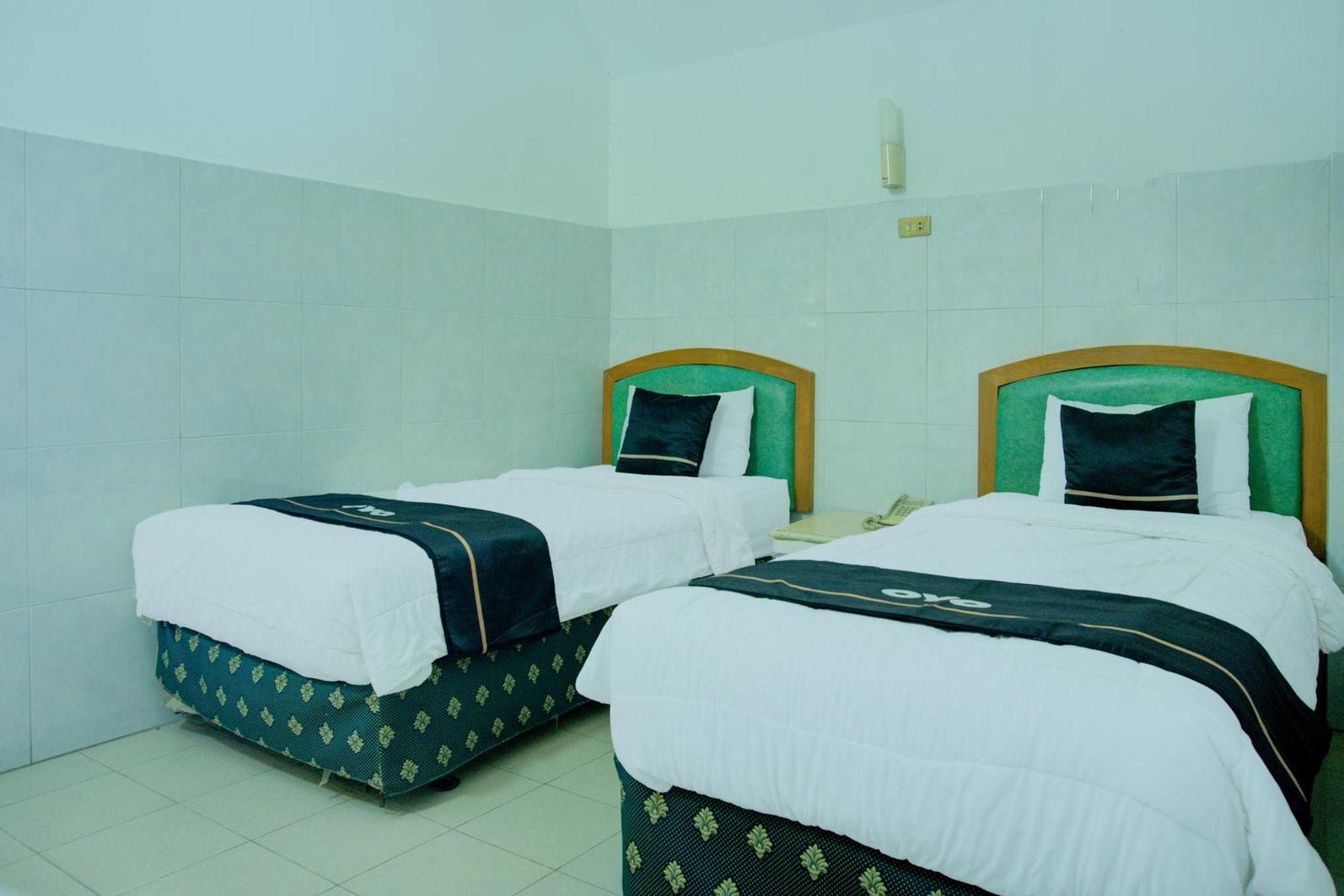 Townhouse Oak Palembang Near Jembatan Ampera Formerly Azzura Hotel Esterno foto