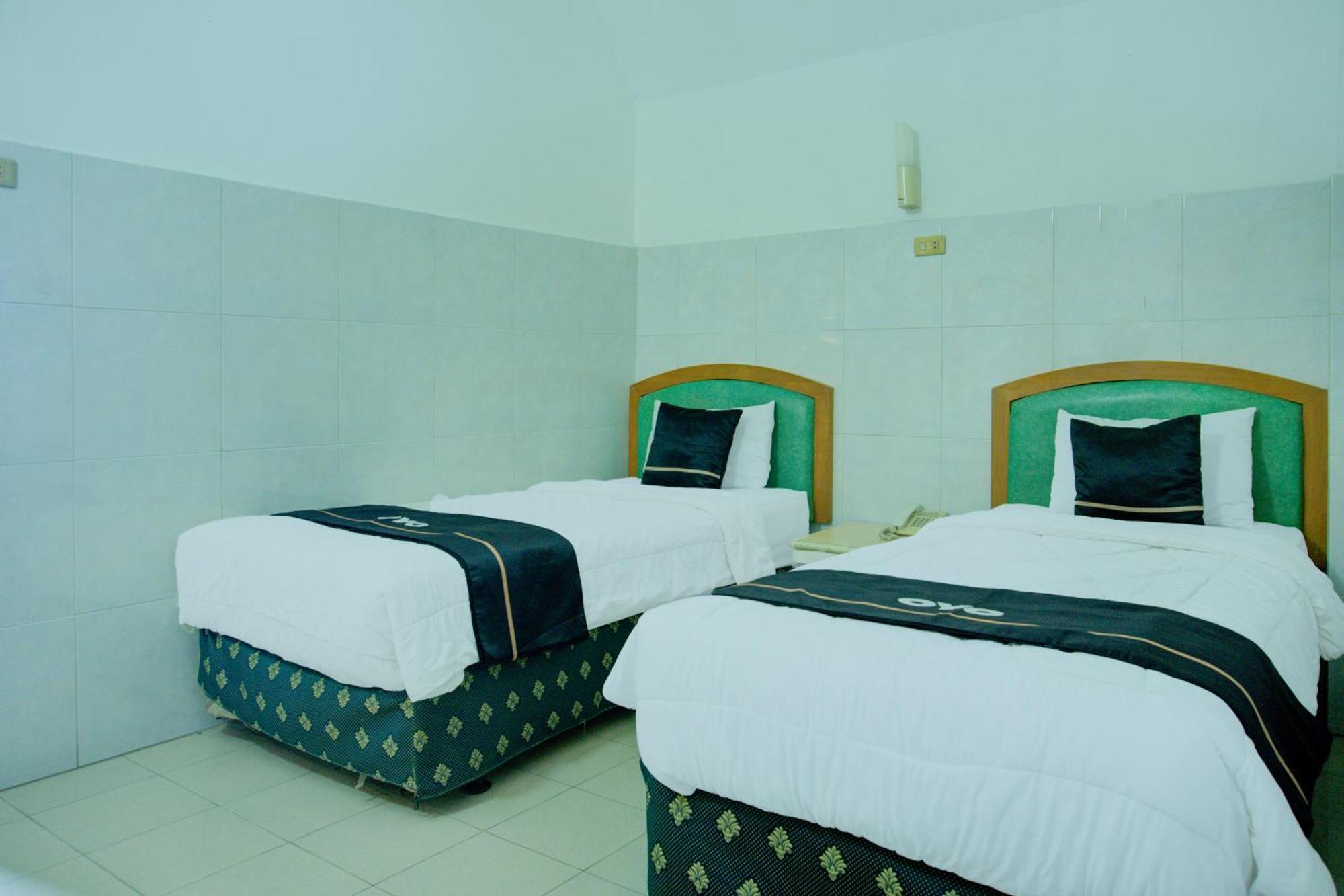 Townhouse Oak Palembang Near Jembatan Ampera Formerly Azzura Hotel Esterno foto