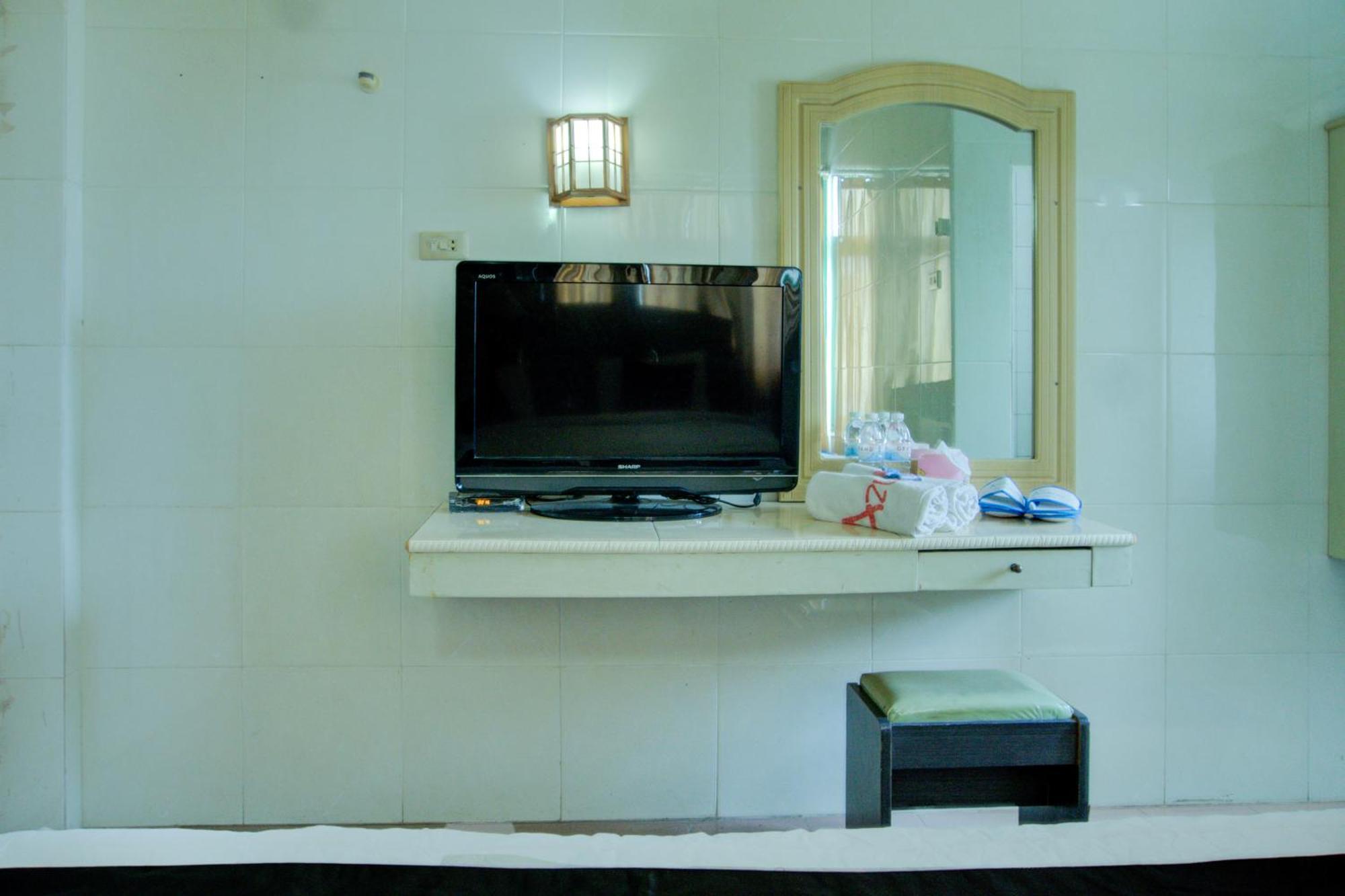Townhouse Oak Palembang Near Jembatan Ampera Formerly Azzura Hotel Esterno foto