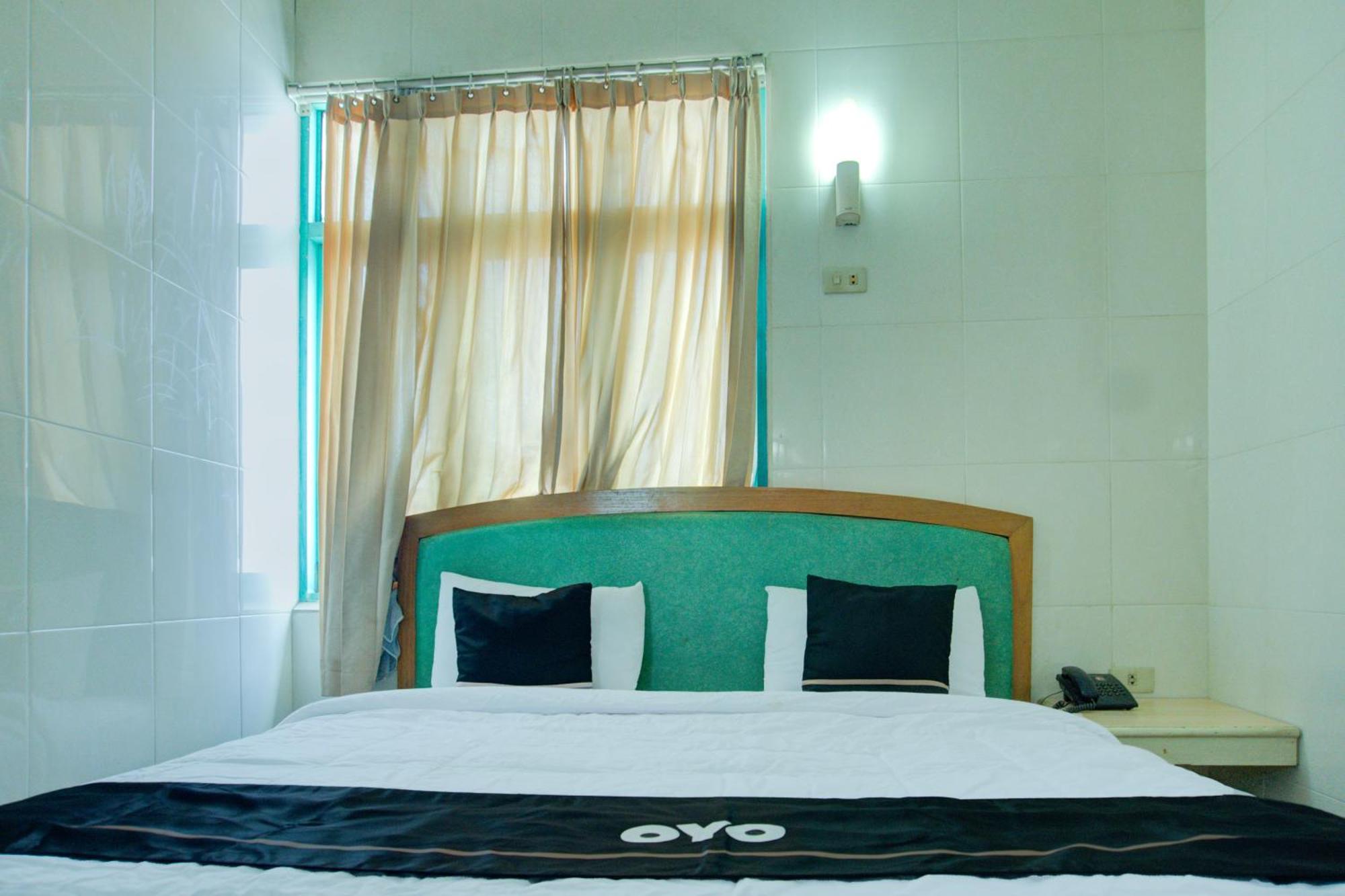 Townhouse Oak Palembang Near Jembatan Ampera Formerly Azzura Hotel Esterno foto
