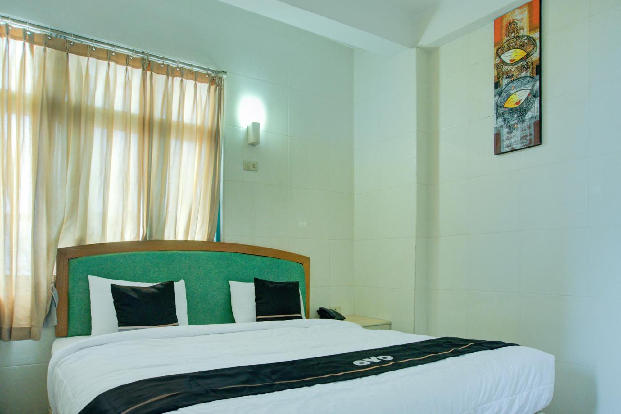 Townhouse Oak Palembang Near Jembatan Ampera Formerly Azzura Hotel Esterno foto