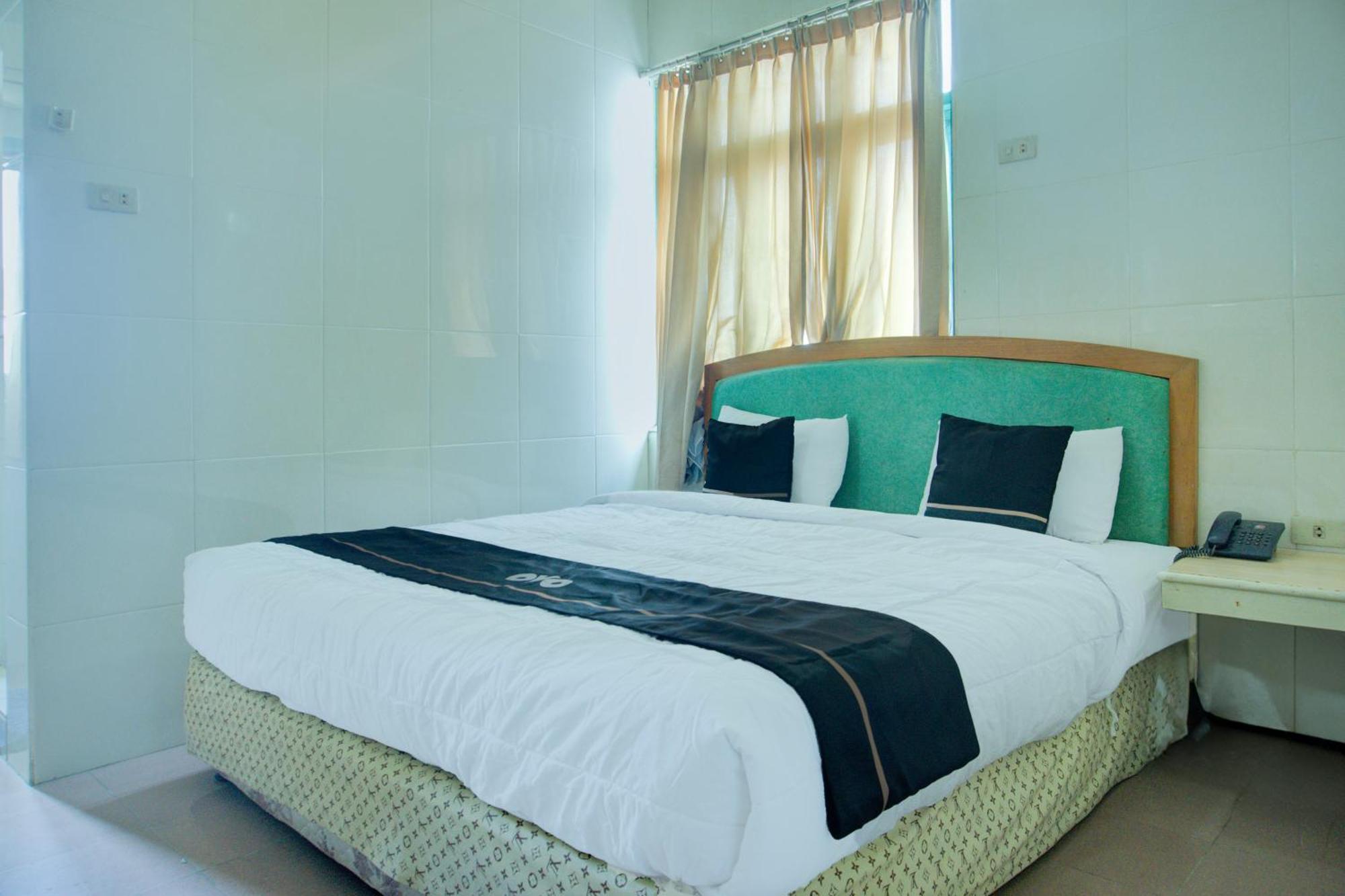 Townhouse Oak Palembang Near Jembatan Ampera Formerly Azzura Hotel Esterno foto