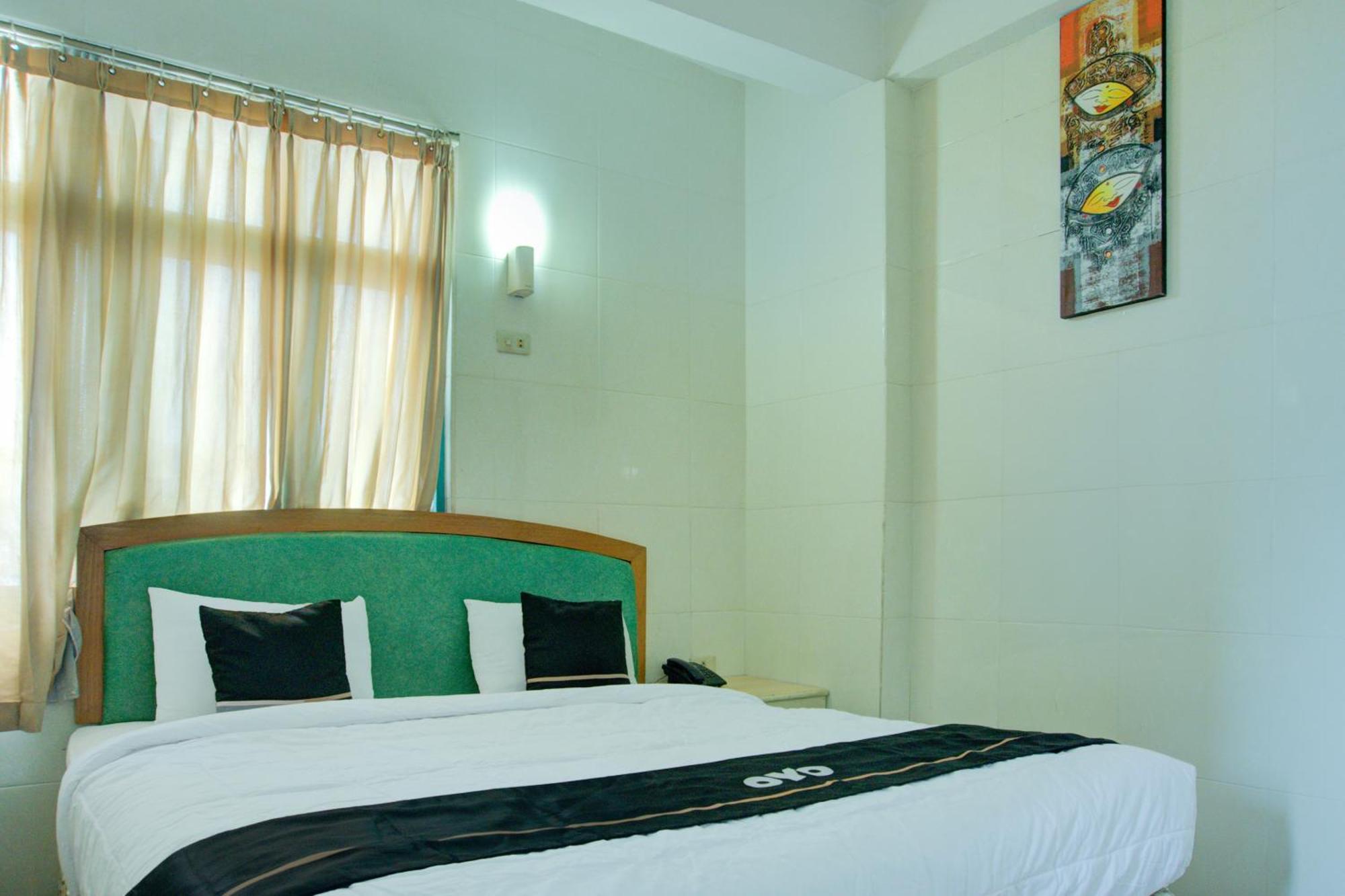 Townhouse Oak Palembang Near Jembatan Ampera Formerly Azzura Hotel Esterno foto