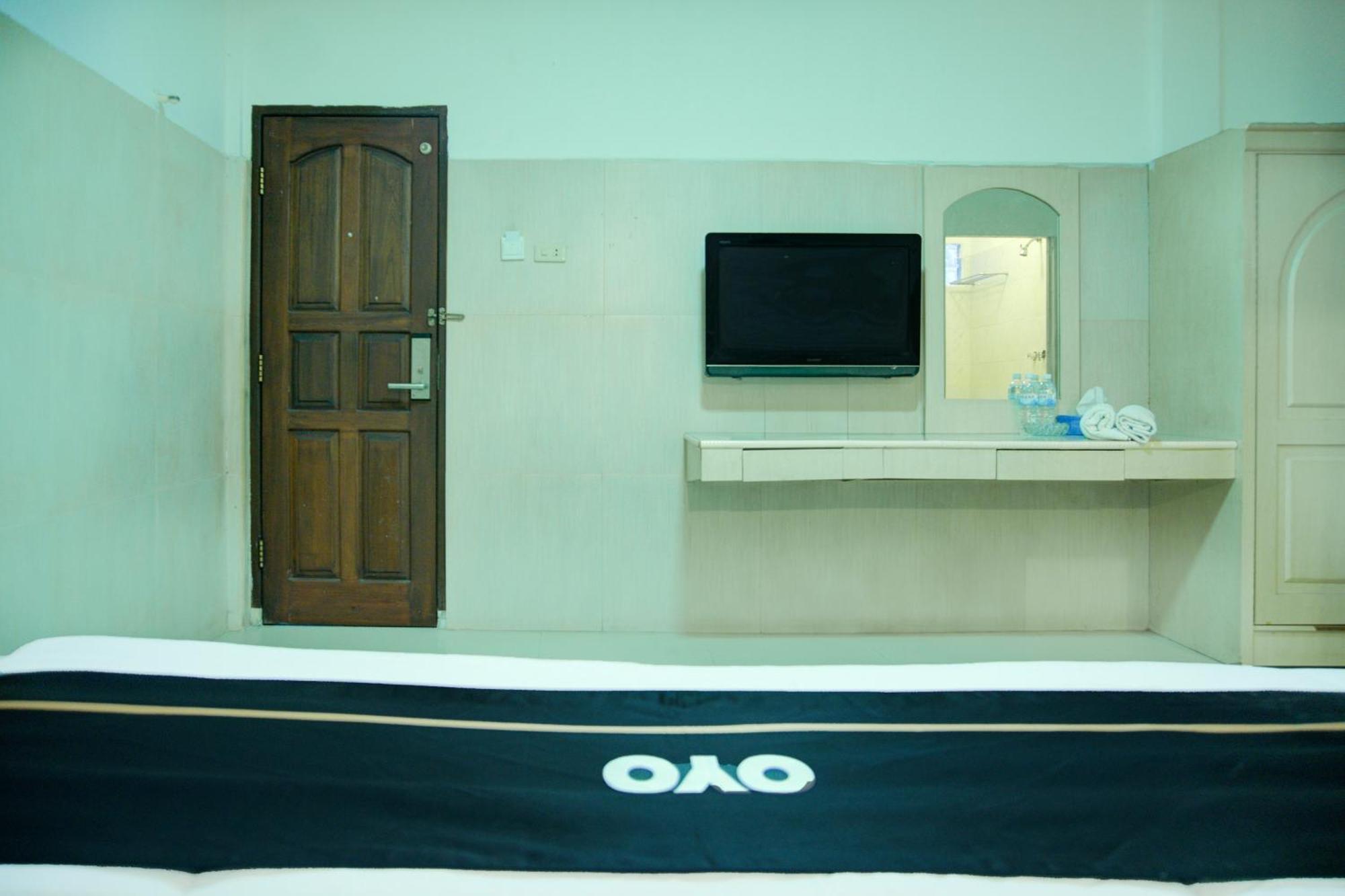 Townhouse Oak Palembang Near Jembatan Ampera Formerly Azzura Hotel Esterno foto