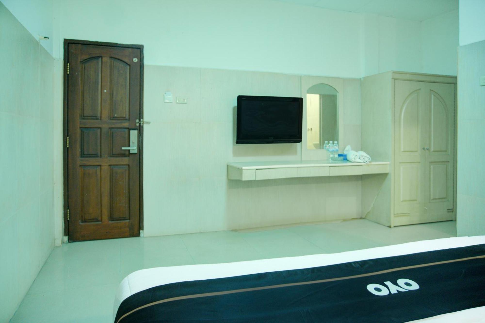 Townhouse Oak Palembang Near Jembatan Ampera Formerly Azzura Hotel Esterno foto